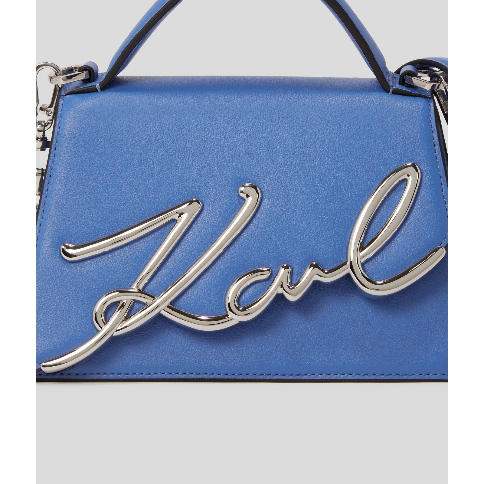 #couleur_bleu ultra marine