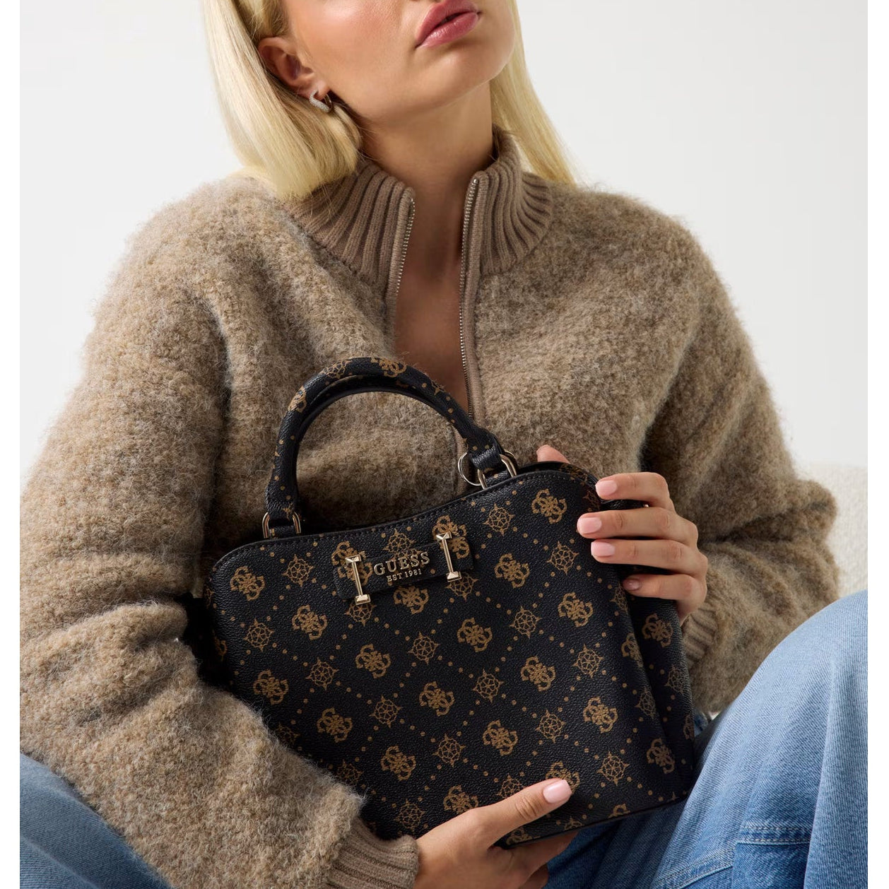 #couleur_marron/mocha logo