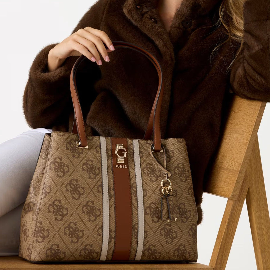 #couleur_beige/latte logo